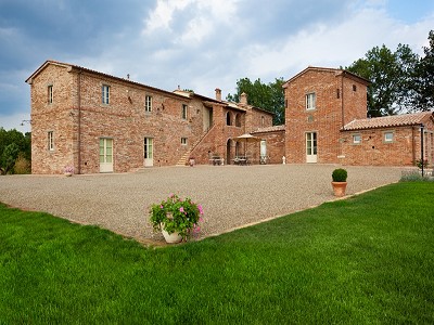 12 bedroom Commercial Property for sale with countryside view in Lucignano, Tuscany