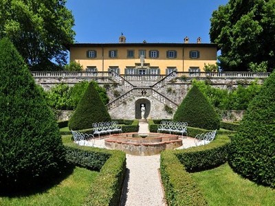 5 bedroom Villa for sale with panoramic view in Lucca, Tuscany