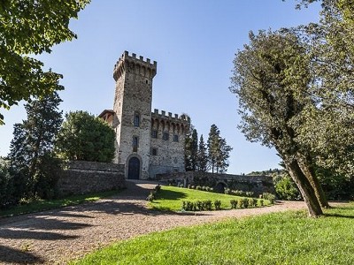 Luxury 20 bedroom Villa for sale with countryside view in Chianti, Tuscany