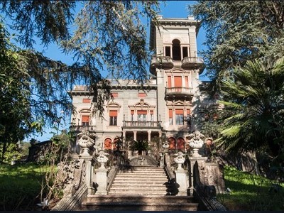 8 bedroom Villa for sale with countryside view in Lucca, Tuscany