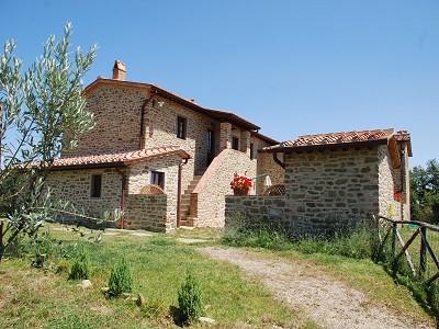 4 bedroom Farmhouse for sale with countryside view in Monte San Savino, Tuscany