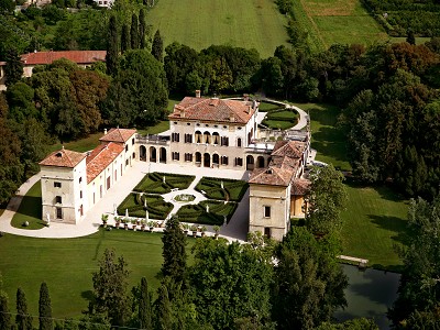 Private 18 bedroom Villa for sale with countryside view in Valpolicella, Veneto