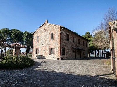 6 bedroom Farmhouse for sale with panoramic view in Citta della Pieve, Umbria