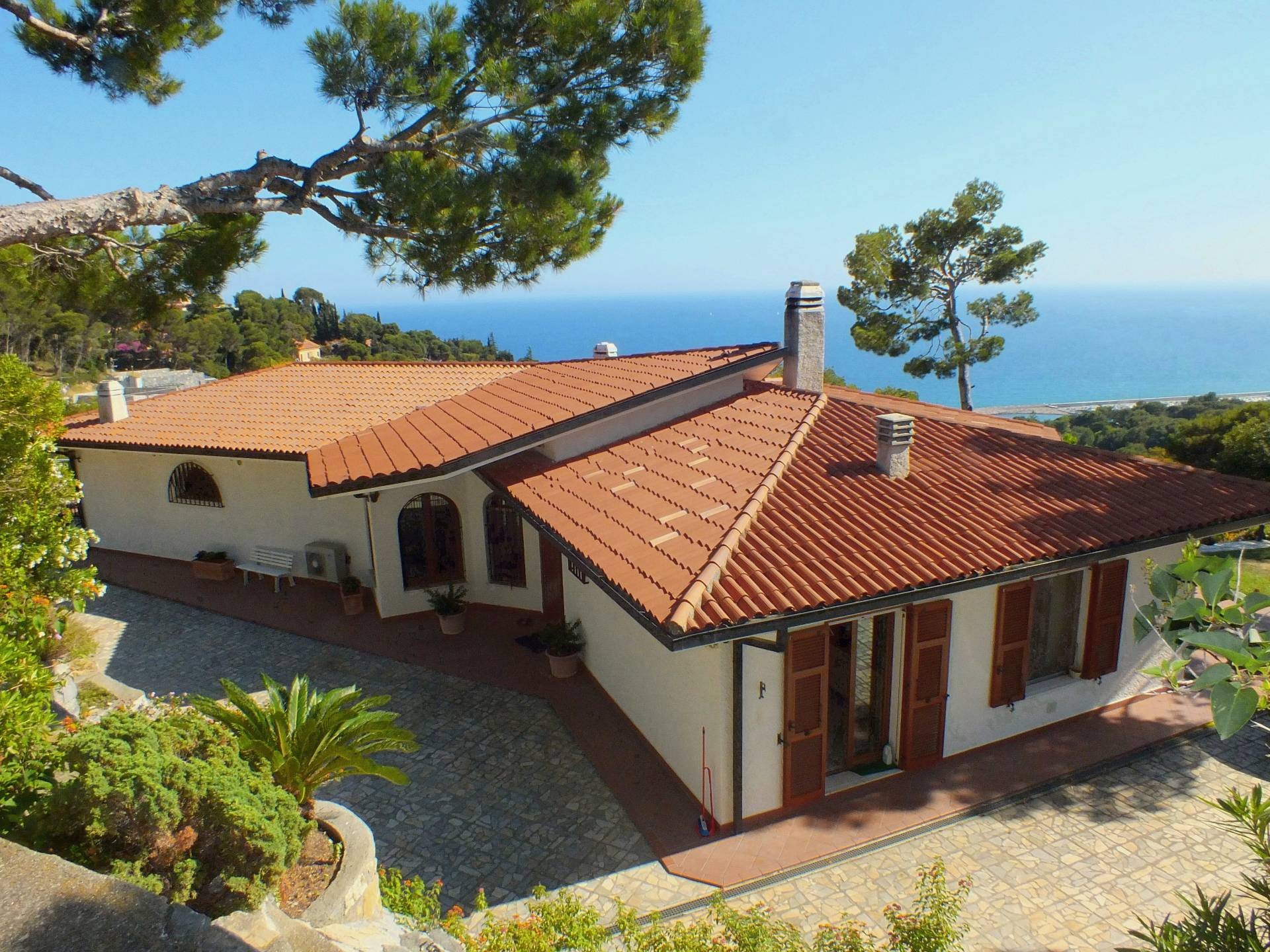 7 bedroom Villa for sale with sea view in Andora, Liguria