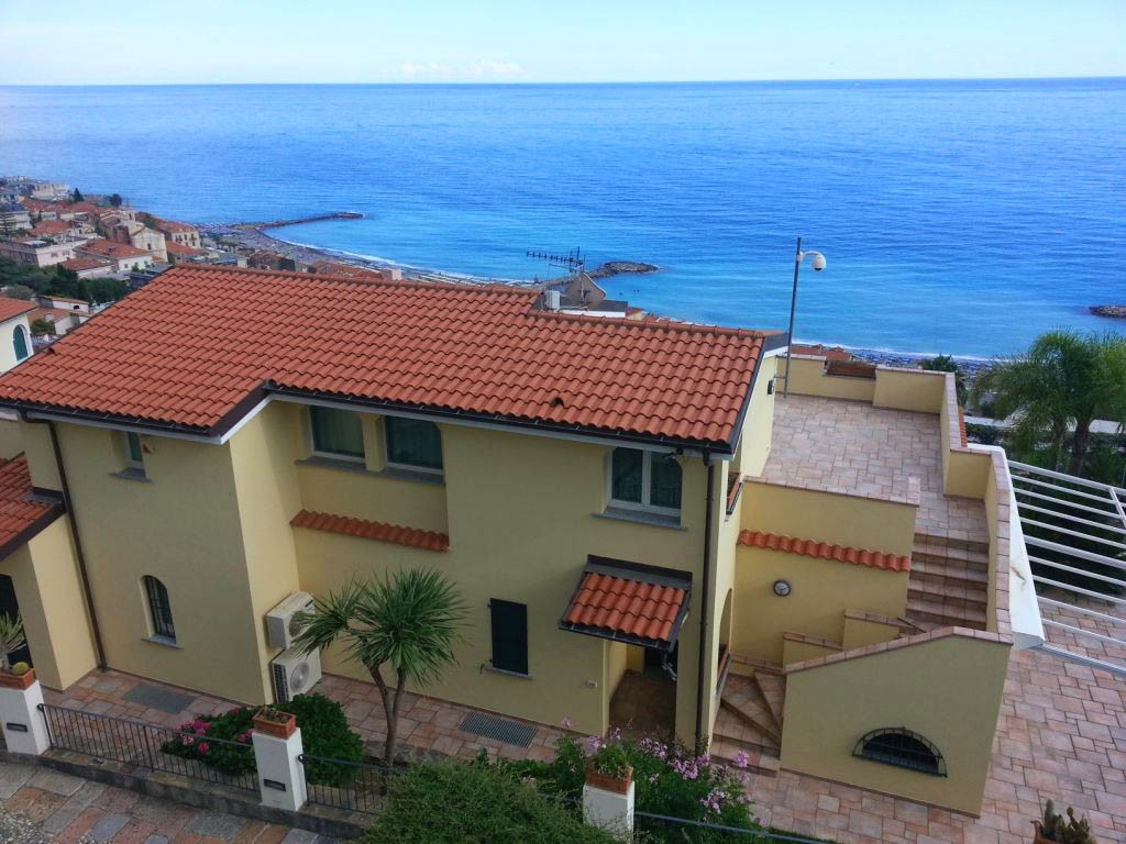 4 bedroom Villa for sale with sea view in Ospedaletti, Liguria