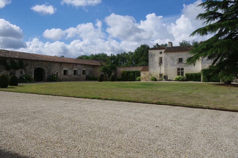 - 7 bedroom Chateau for sale with countryside view in Angouleme, Poitou-Charentes