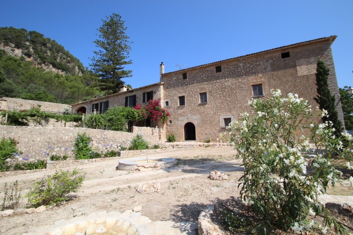 10 bedroom Manor House for sale with countryside view in Esporles, Mallorca