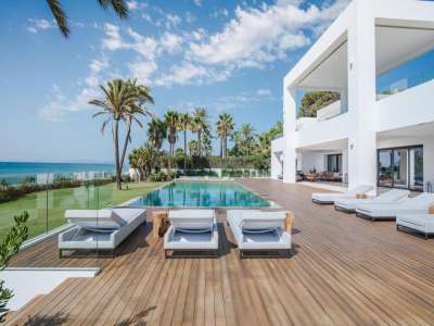 12 bedroom Villa for sale with sea view in El Paraiso, Andalucia