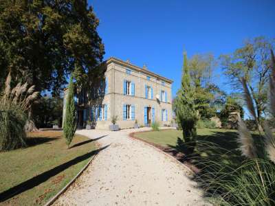 Renovated 14 bedroom Chateau for sale with countryside view in Lauzun, Aquitaine