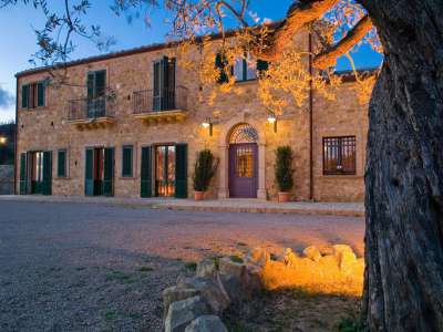 Elegant 11 bedroom Farmhouse for sale with countryside view in Piazza Armerina, Sicily