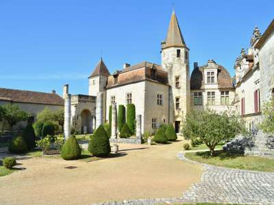 Renovated 10 bedroom Chateau for sale with panoramic view in Bergerac, Aquitaine
