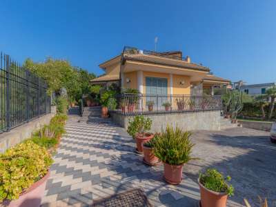 Authentic 5 bedroom Villa for sale with sea view in Augusta, Sicily