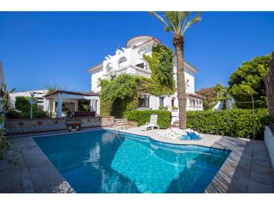 Character 10 bedroom Villa for sale with panoramic view in Mahon, Menorca