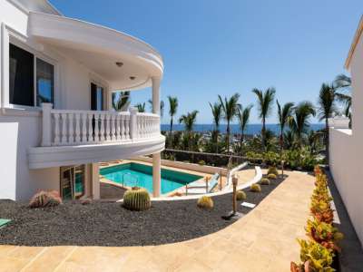 4 bedroom Villa for sale with sea and panoramic views in Puerto Calero, Lanzarote