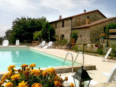 Renovated 4 bedroom Farmhouse for sale with countryside view in Montegabbione, Umbria