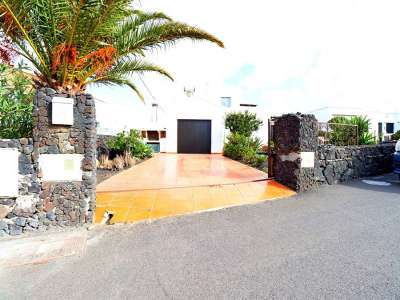Bright 3 bedroom Villa for sale with sea view in El Cuchillo, Tinajo, Lanzarote