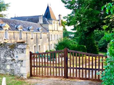 Modernised 5 bedroom Chateau for sale in Niort, Poitou-Charentes