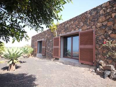 Authentic 2 bedroom Villa for sale with sea view in Tinajo, Lanzarote