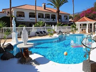 Authentic 8 bedroom Villa for sale with sea view in Callao Salvaje, Tenerife