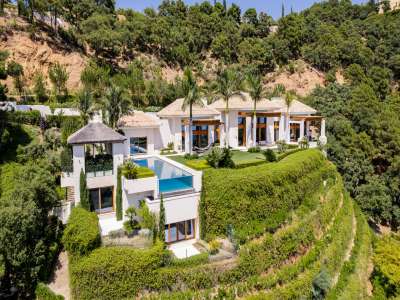 5 bedroom Villa for sale with sea view in Marbella, Andalucia