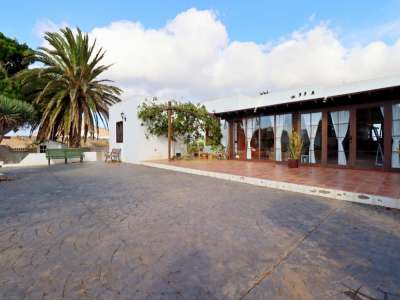 Bright 4 bedroom Villa for sale in La Vegueta, Tinajo, Lanzarote