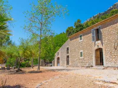 Character 7 bedroom Farmhouse for sale with sea view in Pollenca, Mallorca