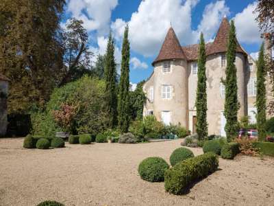 Historical 16 bedroom Chateau for sale with countryside view in Neons sur Creuse, Centre