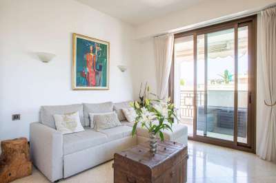 Inviting 2 bedroom Apartment for sale with sea view in La Condamine, Port and Exotic Gardens
