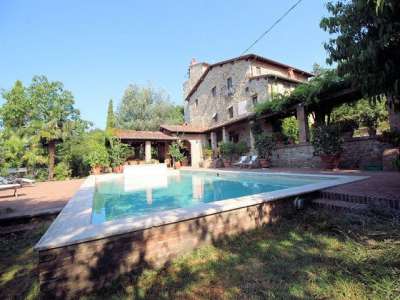 4 bedroom Farmhouse for sale with countryside and panoramic views in Montecatini Terme, Tuscany