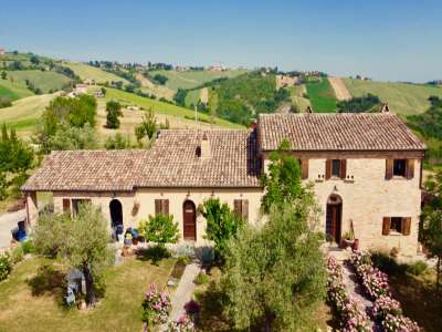 Renovated 6 bedroom House for sale with countryside view in Falerone, Fermo, Marche
