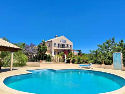 Quiet 7 bedroom Villa for sale with sea view in Moncarapacho, Algarve