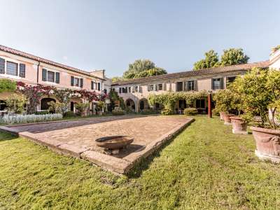 Authentic 7 bedroom House for sale with countryside view in Dolo, Veneto