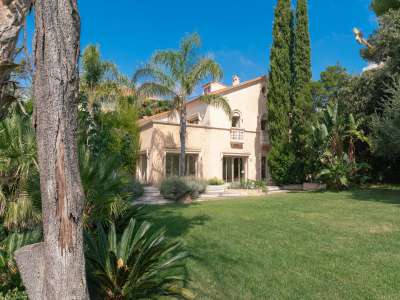 Spacious 4 bedroom Villa for sale with sea view in Antibes, Cote d'Azur French Riviera