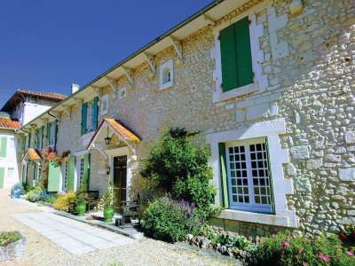Character 14 bedroom Manor House for sale in Chalais, Poitou-Charentes