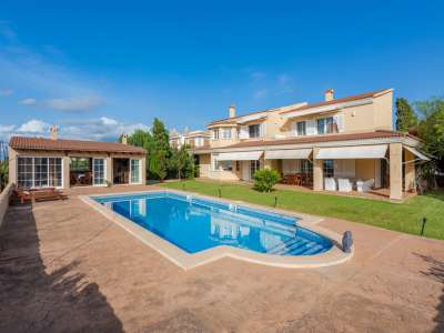 Bright 5 bedroom Villa for sale with sea view in Sa Torre, Mallorca