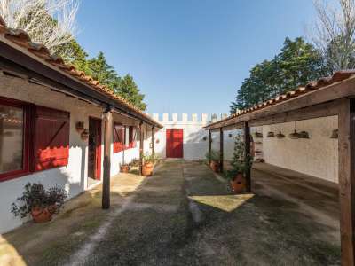 Character 8 bedroom Farmhouse for sale with countryside view in Torres Vedras, Central Portugal