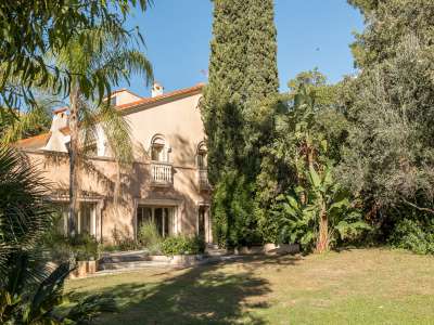 Bright 3 bedroom Villa for sale with sea view in Cap d'Antibes, Cote d'Azur French Riviera