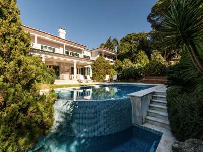 Bright 5 bedroom Villa for sale with panoramic view in Estoril, Central Portugal