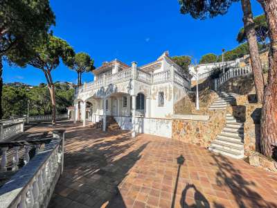 Lovingly Maintained 6 bedroom Villa for sale with sea view in Lloret de Mar, Catalonia