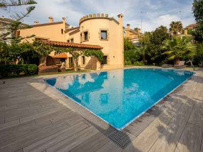 Refurbished 6 bedroom Villa for sale with sea view in Fenals, Lloret de Mar, Catalonia