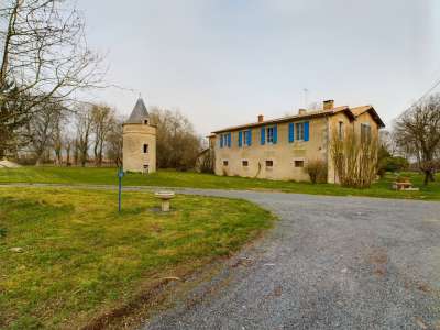 Renovated 10 bedroom House for sale with countryside view in Melle, Poitou-Charentes