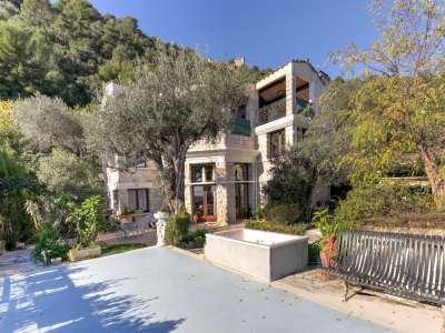 Bright 4 bedroom Villa for sale with sea view in Villefranche sur Mer, Cote d'Azur French Riviera