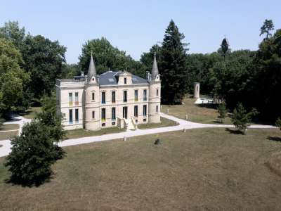 Renovated 11 bedroom Chateau for sale with countryside view in Bordeaux, Aquitaine