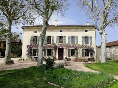 Beautiful 7 bedroom House for sale with countryside view in Castelnau de Montmiral, Midi-Pyrenees