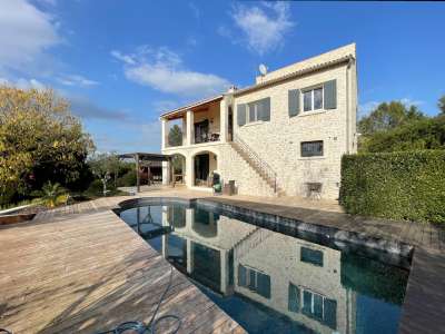 Refurbished 5 bedroom Villa for sale with countryside view in Uzes, Languedoc-Roussillon