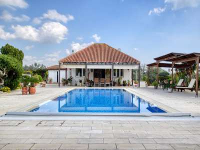 Spacious 7 bedroom Villa for sale in Oroklini, Larnaca
