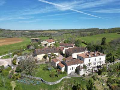 Renovated 25 bedroom House for sale with countryside view in Perigueux, Aquitaine