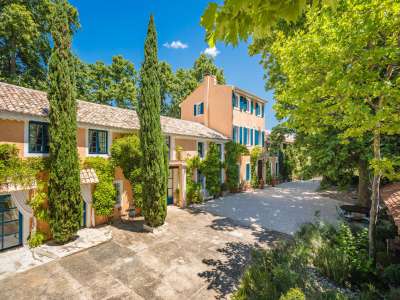 Renovated 10 bedroom Farmhouse for sale with countryside view in L'isle sur la sorgue, Cote d'Azur French Riviera