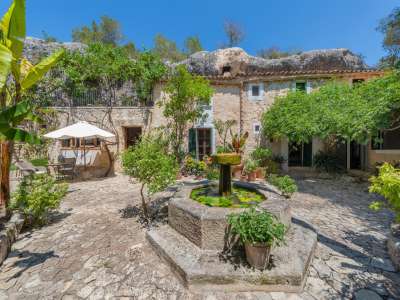 Unique 5 bedroom Farmhouse for sale with panoramic view in Felanitx, Mallorca