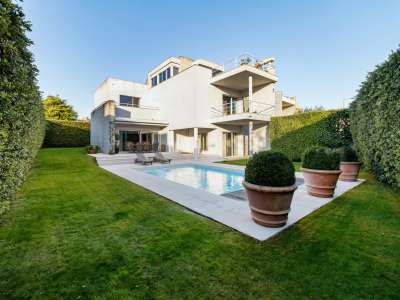 Bright 5 bedroom Villa for sale with sea view in Foz do Douro, Porto, Northern Portugal